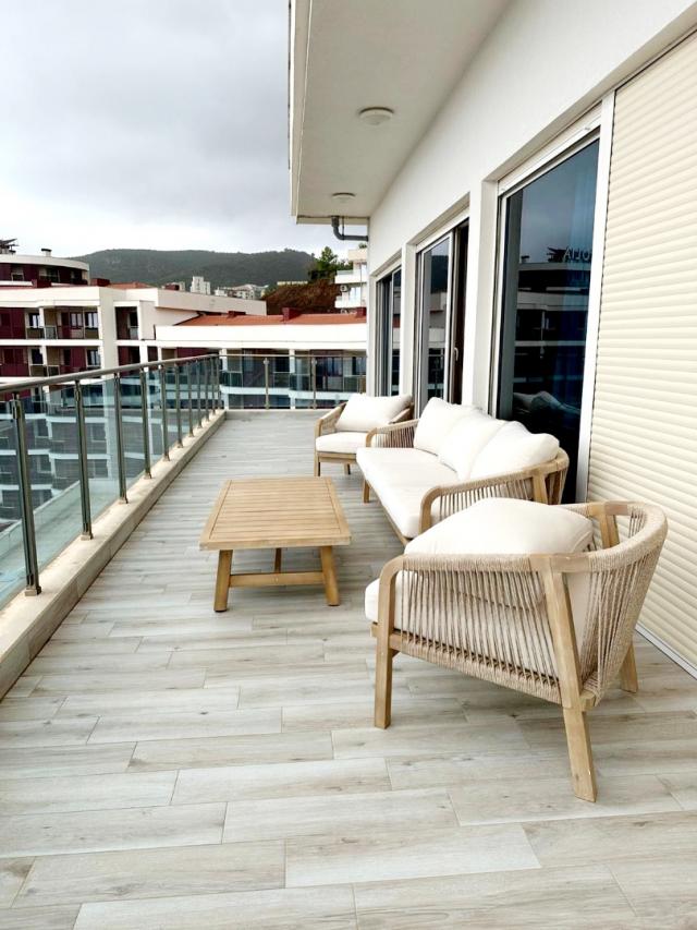 Penthouse in Becici with garage