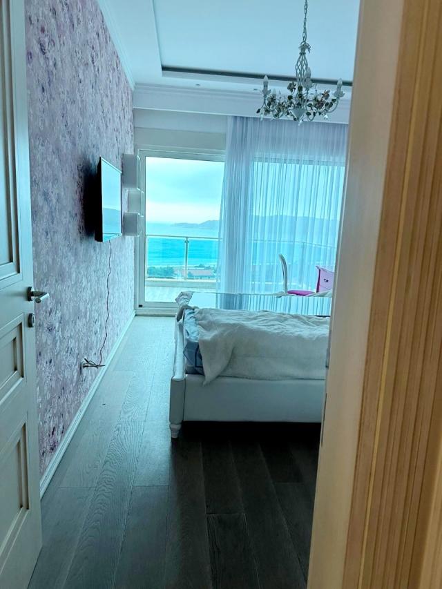 Penthouse in Becici with garage