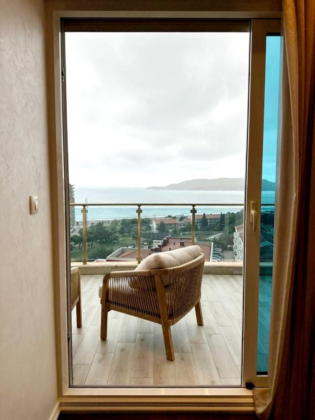 Penthouse in Becici with garage