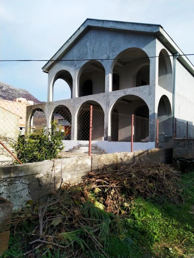 House under construction in Dobra Voda