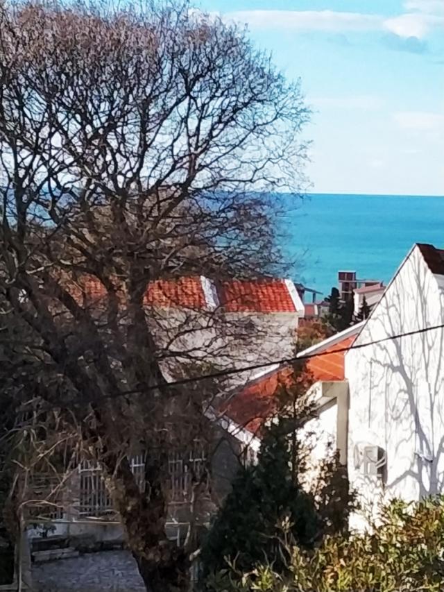 House under construction in Dobra Voda
