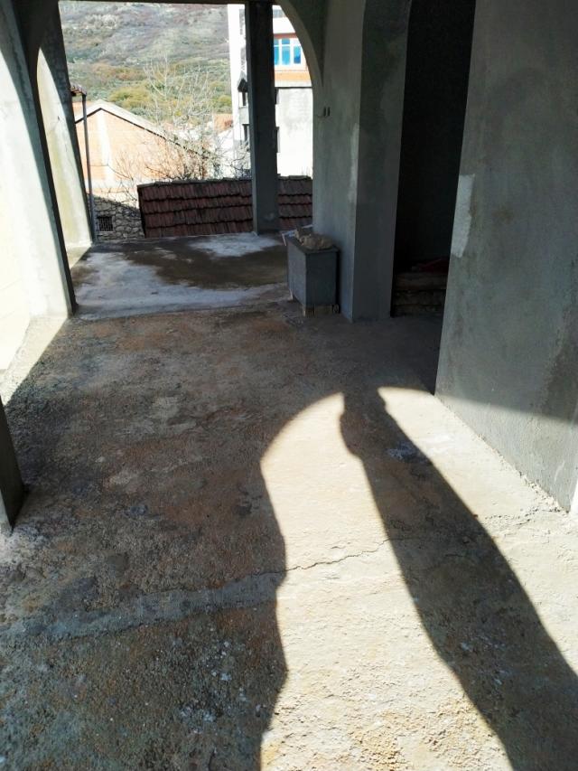House under construction in Dobra Voda