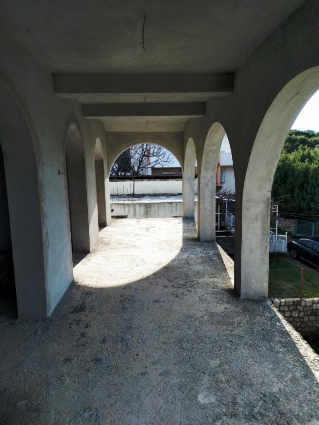 House under construction in Dobra Voda