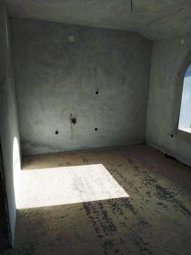 House under construction in Dobra Voda