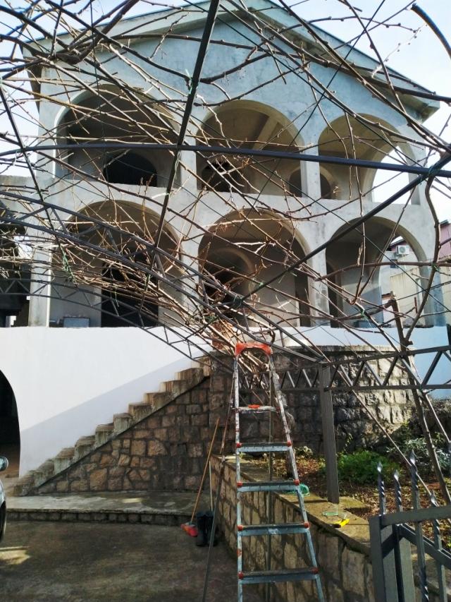 House under construction in Dobra Voda