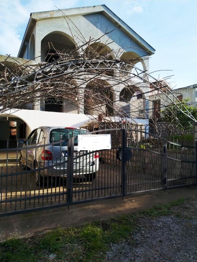 House under construction in Dobra Voda