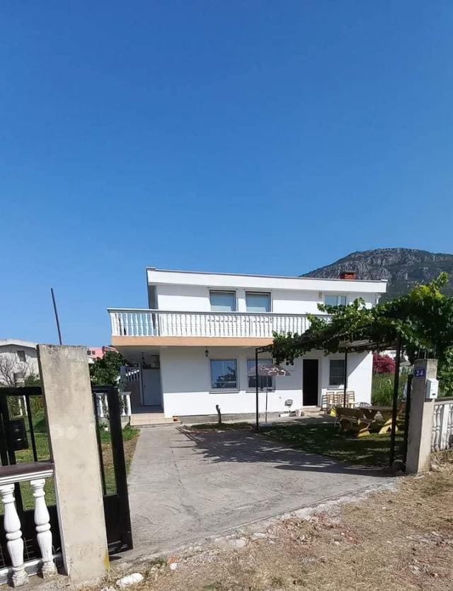Two-storey house with a plot in the Ilino area, Bar. 
