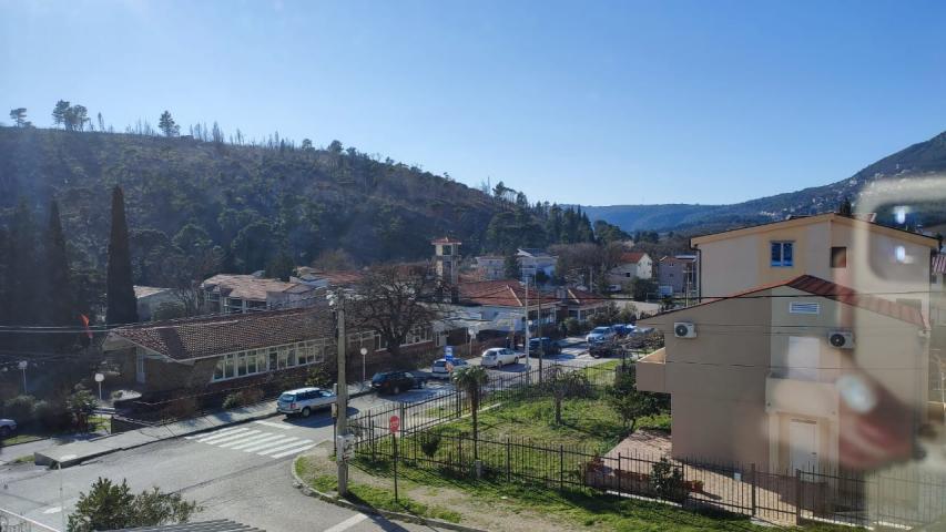 Apartments in a new building in Sutomore close to the sea