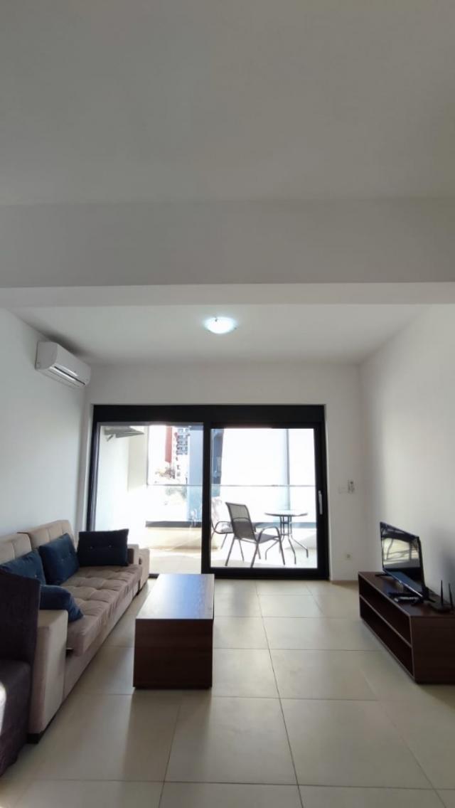 Apartments in a new building in Sutomore close to the sea