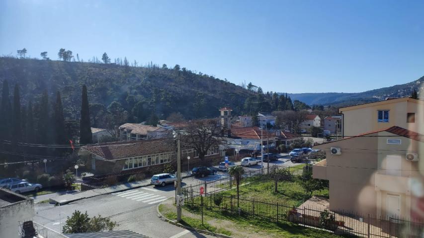 Apartments in a new building in Sutomore close to the sea