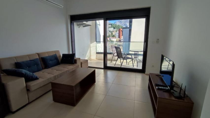 Apartments in a new building in Sutomore close to the sea