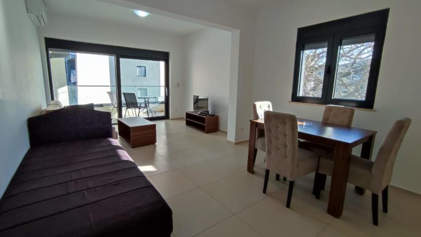 Apartments in a new building in Sutomore close to the sea