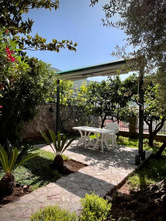 Three-storey house in Petrovac