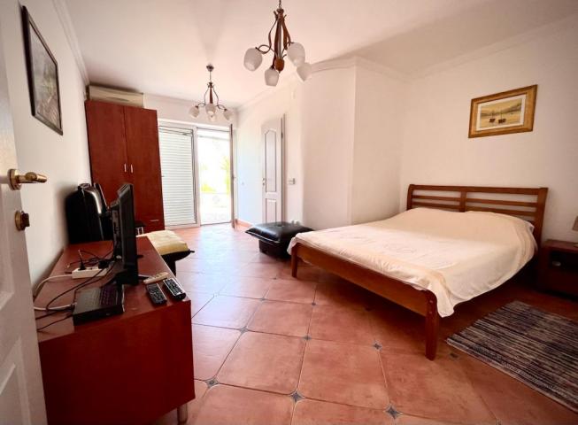 Three-storey house in Petrovac