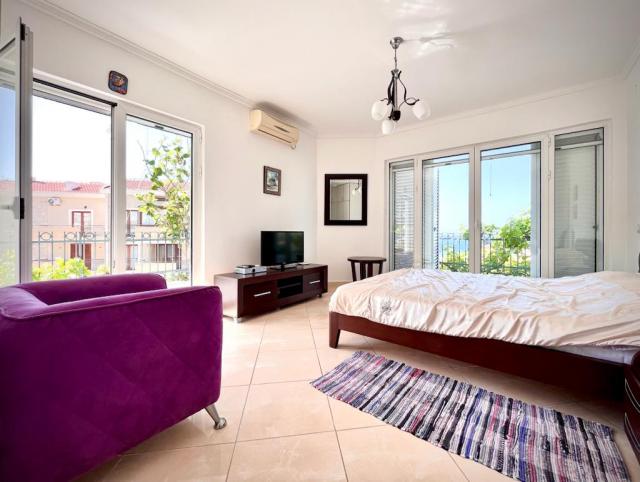 Three-storey house in Petrovac