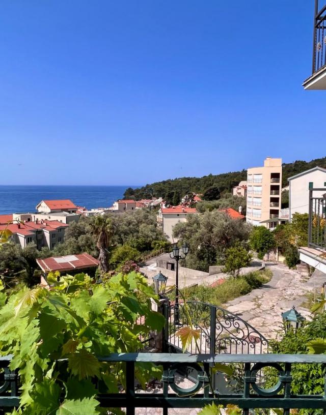 Three-storey house in Petrovac