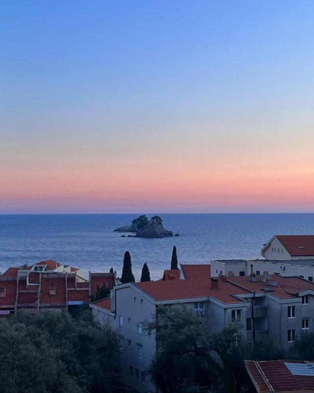 Three-storey house in Petrovac