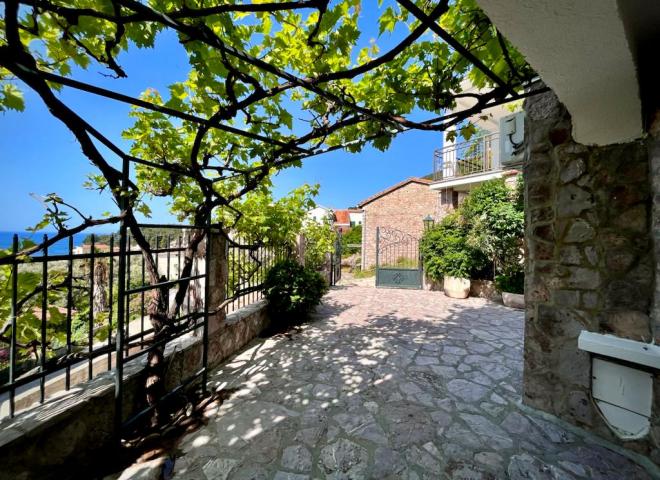 Three-storey house in Petrovac