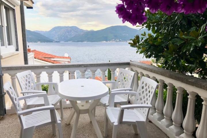 Villa in Krasici 200 meters from the sea