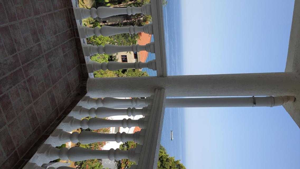 Three-storey villa with a swimming pool in the city of Bar, Green Belt area. 