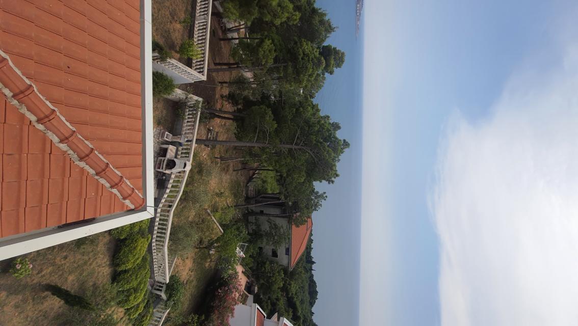 Three-storey villa with a swimming pool in the city of Bar, Green Belt area. 