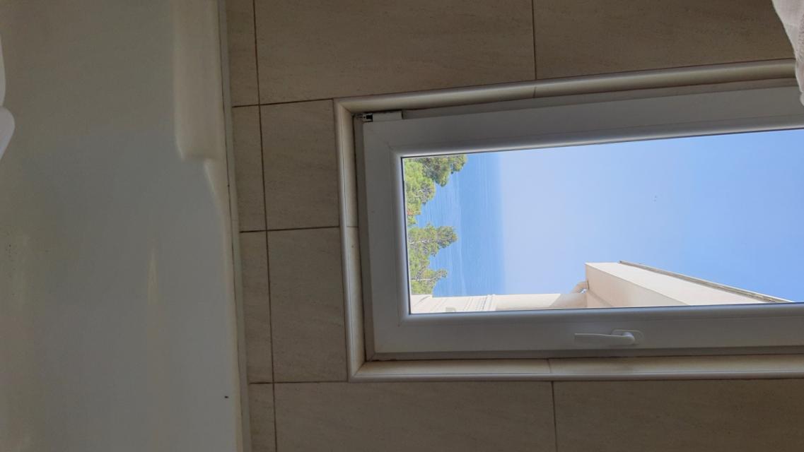 Three-storey villa with a swimming pool in the city of Bar, Green Belt area. 