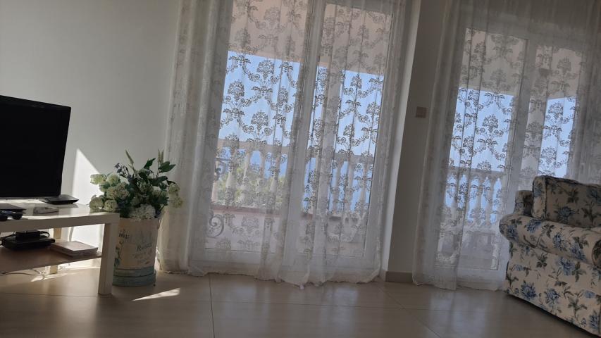 Three-storey villa with a swimming pool in the city of Bar, Green Belt area. 