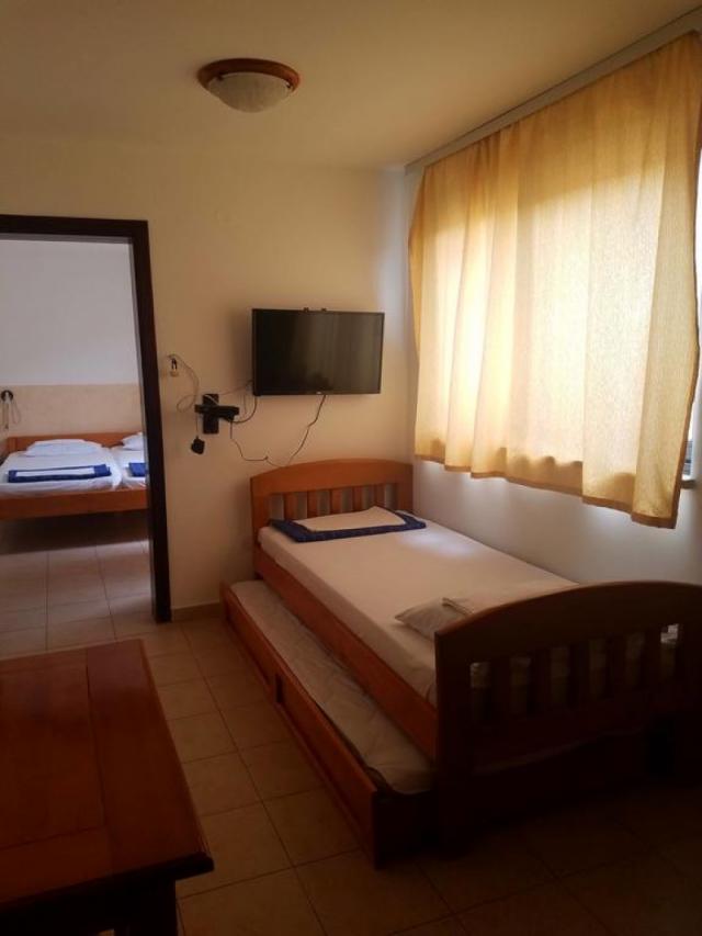 Hotel with 12 apartments in Petrovac