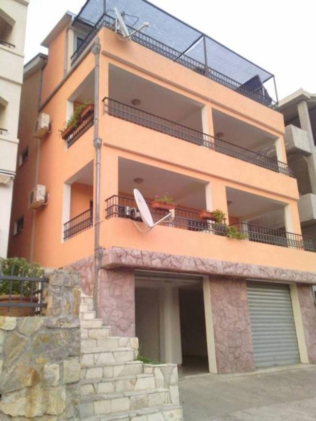 Hotel with 12 apartments in Petrovac