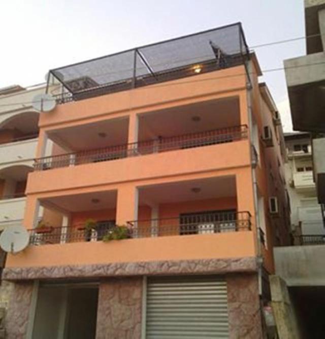 Hotel with 12 apartments in Petrovac