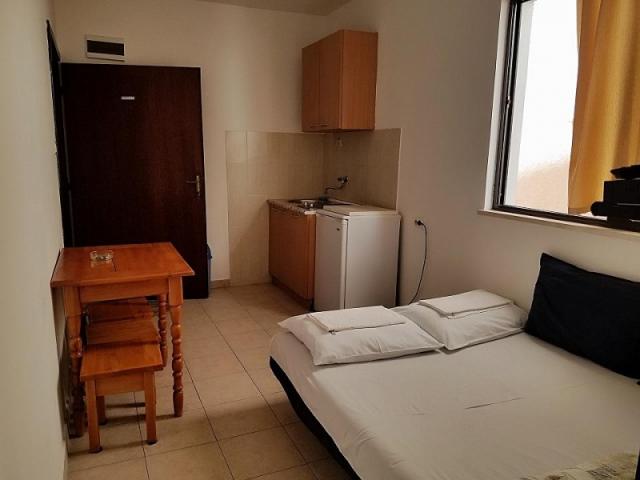 Hotel with 12 apartments in Petrovac
