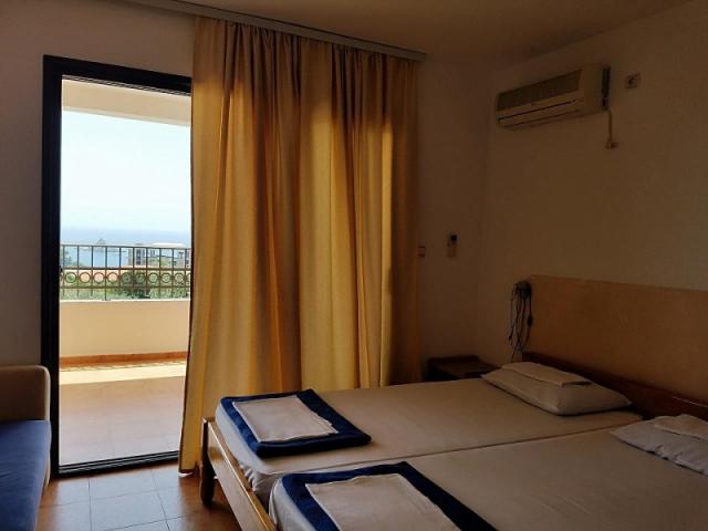 Hotel with 12 apartments in Petrovac