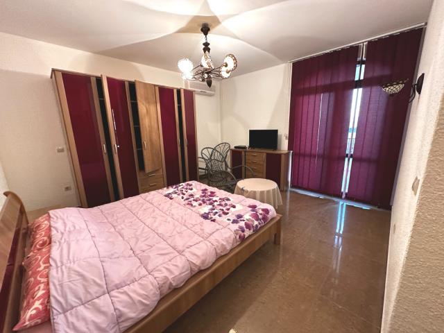 Sale of a villa with a swimming pool in Petrovac
