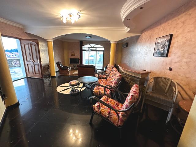Sale of a villa with a swimming pool in Petrovac