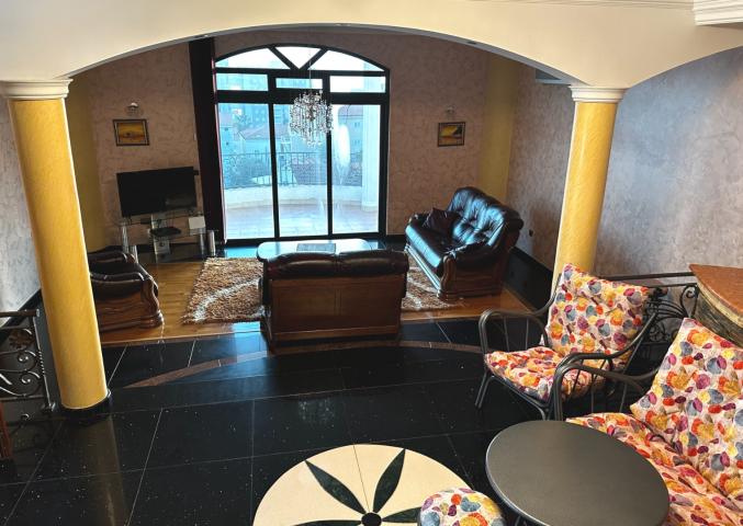 Sale of a villa with a swimming pool in Petrovac