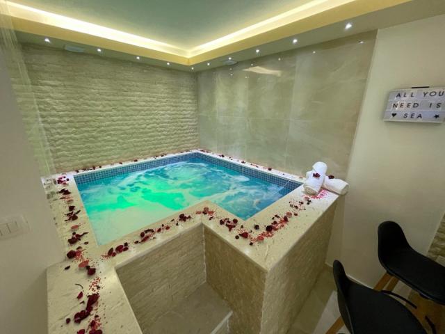Unique apartment with an indoor pool in the center of Sutomore near the sea