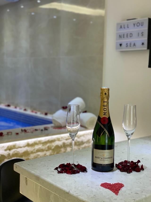 Unique apartment with an indoor pool in the center of Sutomore near the sea