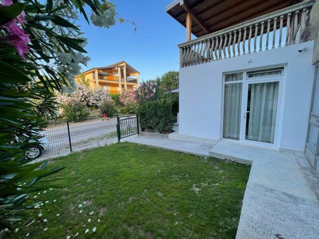 Unique apartment with an indoor pool in the center of Sutomore near the sea