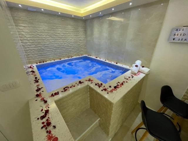 Unique apartment with an indoor pool in the center of Sutomore near the sea
