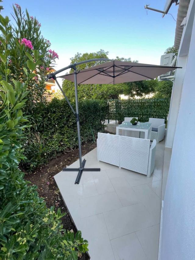 Unique apartment with an indoor pool in the center of Sutomore near the sea