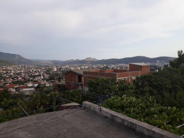 One-storey house with a large plot in Shushani, Bar
