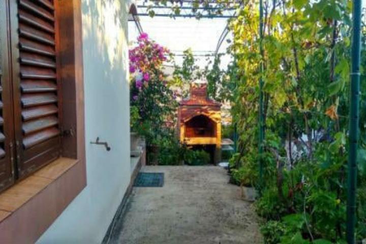 One-storey house with a large plot in Shushani, Bar