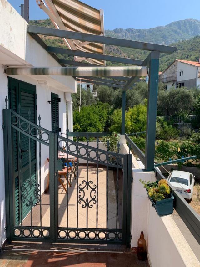 1 bedroom apartment on Sveti Stefan 100 meters from the beach