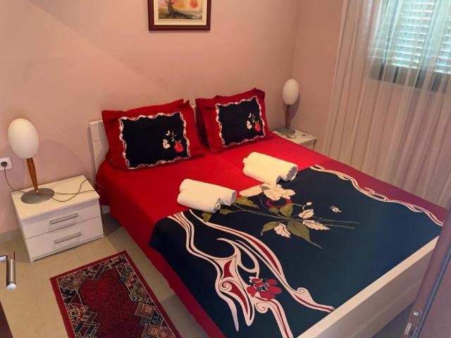 1 bedroom apartment on Sveti Stefan 100 meters from the beach