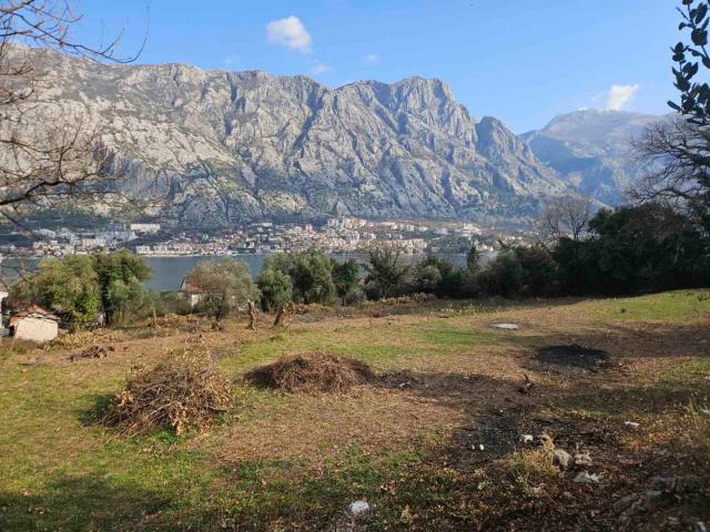 Large plot of land in Prcanj with sea views