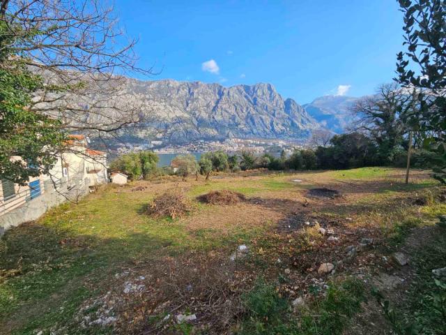 Large plot of land in Prcanj with sea views