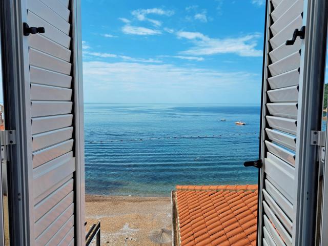 Budva, Old Town - unique apartment with view of the beach and sea