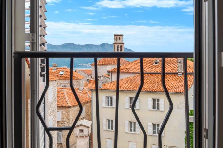 Budva, Old Town - unique apartment with view of the beach and sea