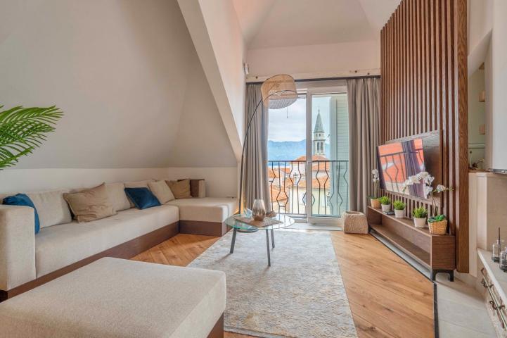 Budva, Old Town - unique apartment with view of the beach and sea