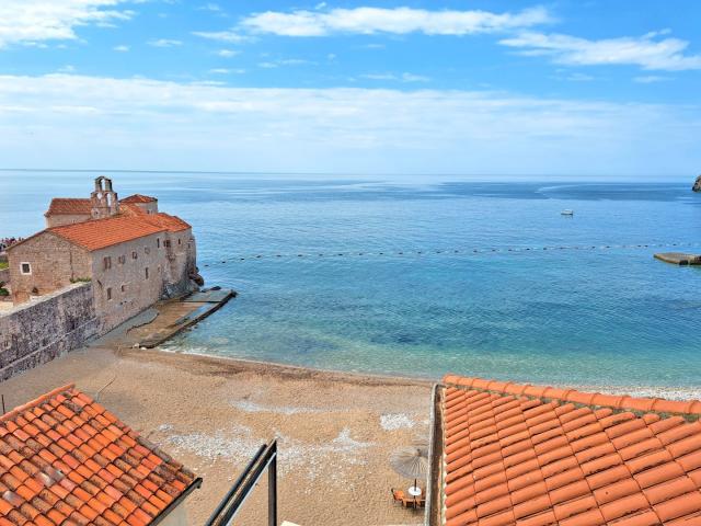 Budva, Old Town - unique apartment with view of the beach and sea